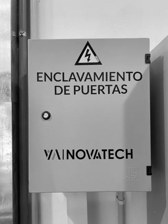 Enclavamiento de puertas